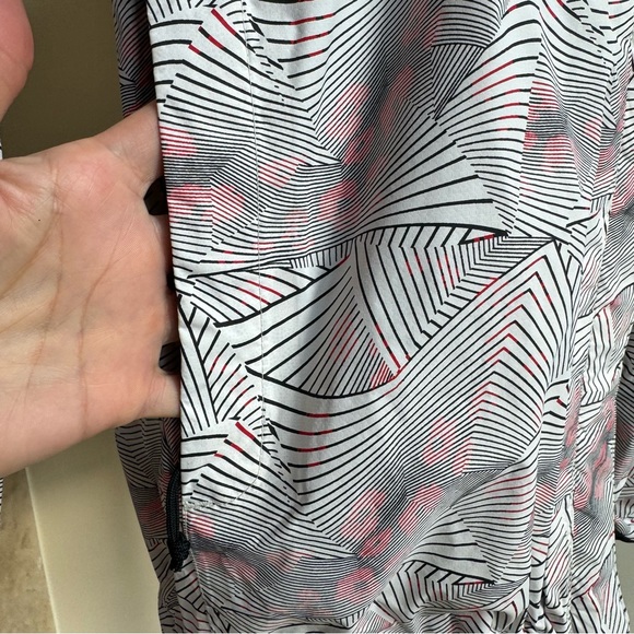 The North Face Womens Size XL Geometric Print Hooded Vented Full Zip Rain Jacket - Picture 8 of 16